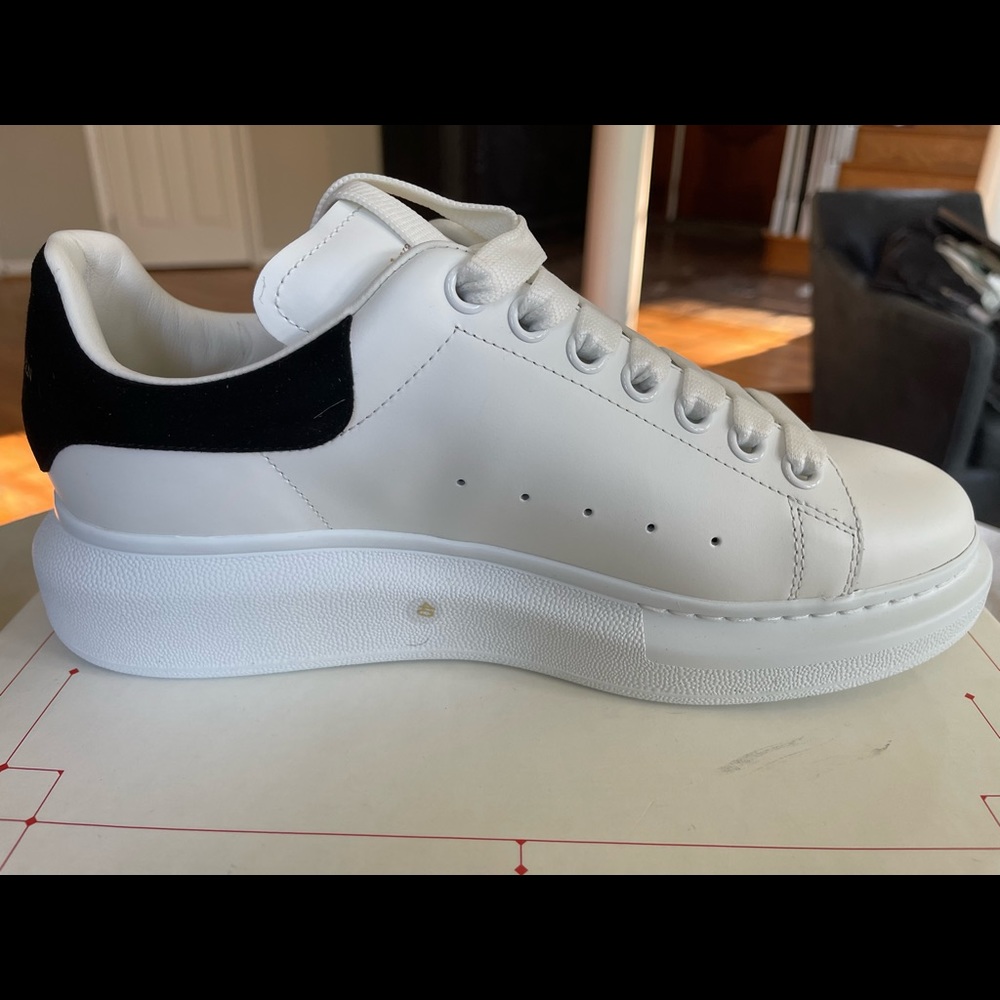 AUTHENTIC Alexander Mcqueen Oversized Sneakers in white leather & black suede.